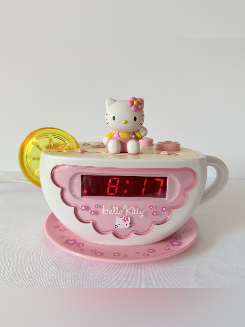 Vintage Hello Kitty KT2055 Pink Clock Radio Digital Alarm Night Light Works EUC